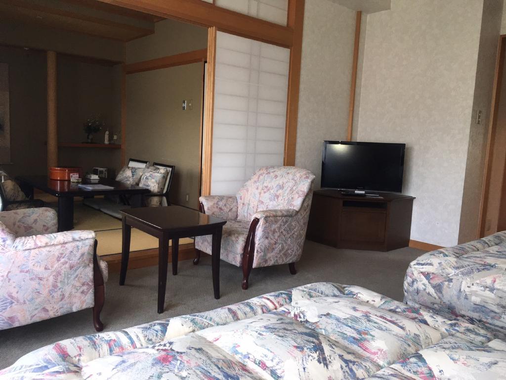 Breezbay Hotel & Resort Gero Buitenkant foto