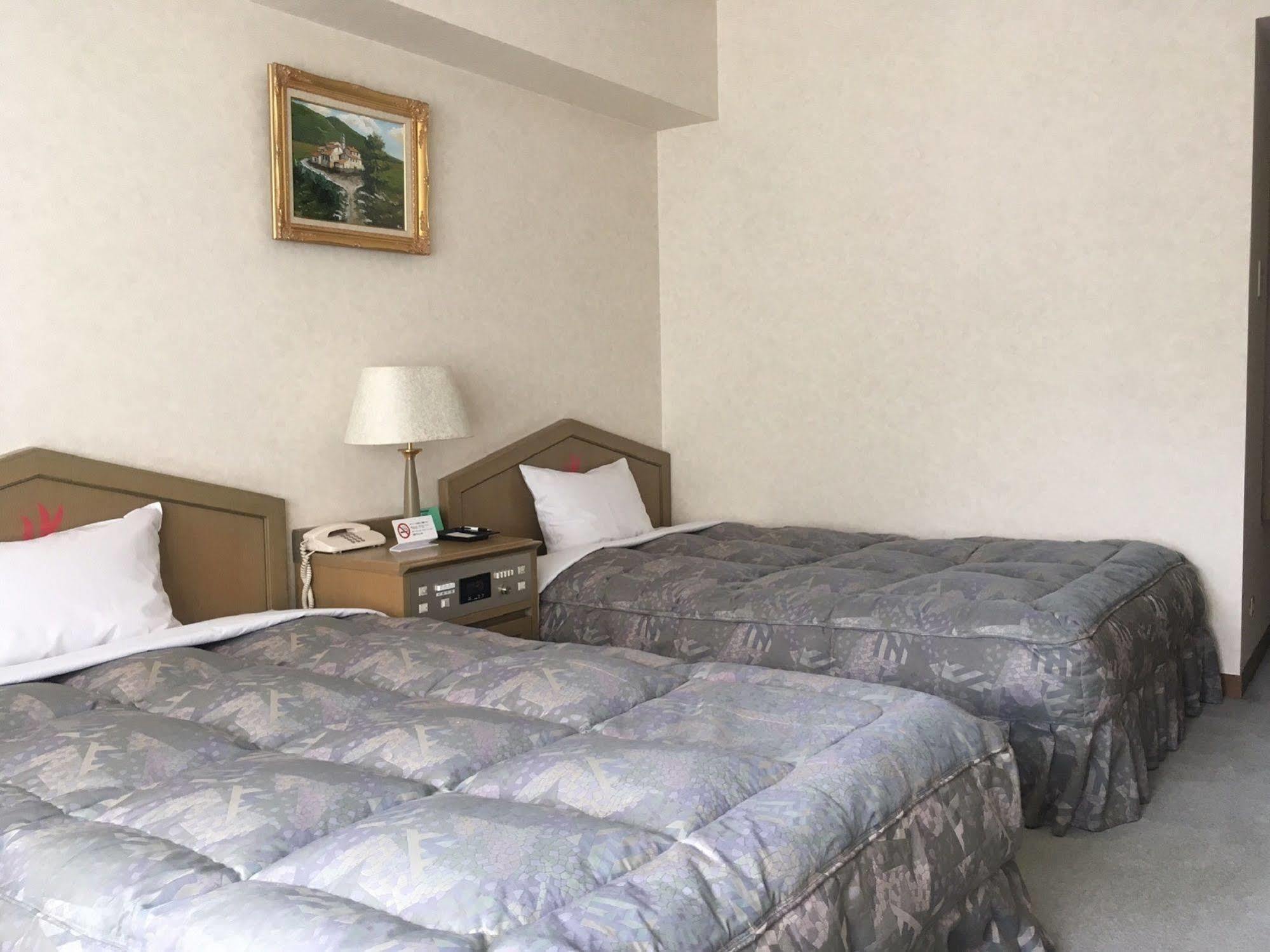 Breezbay Hotel & Resort Gero Buitenkant foto